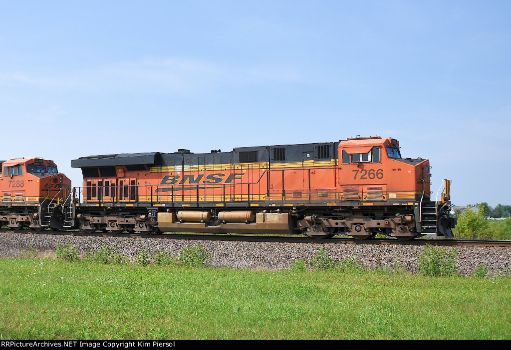 BNSF 7266 Pusher